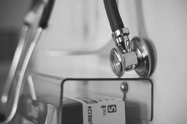 Czy świadczenia zdrowotne są dostępne poza szpitalem? Sprawdź naszą ofertę